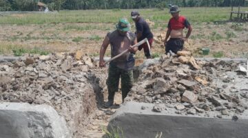TMMD 128 Langkat Bangun Gorong-Gorong, TNI dan Warga Lindungi Jalan Desa Pasar Rawa dari Banjir