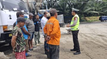 Satlantas Polres Batu Bara Gelar “Polantas Karib” di Pabrik Semen, Berikan Sosialisasi Tertib Lalu Lintas Kepada Karyawan