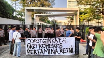 Mahasiswa Gelar Aksi di Kantor Pusat Pertamina, Tuntut Evaluasi Pengangkatan Komisaris