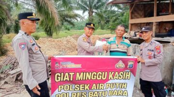 Polsek Air Putih Gelar Minggu Kasih – Berikan Bantuan Sembako Kepada Warga Kurang Mampu di Desa Tanjung Gading