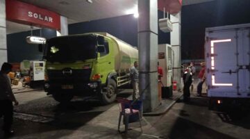Polsek Lima Puluh Lakukan Monitoring SPBU – Stok BBM di Simpang Gambus Hanya Tersisa Pertamax, Pengiriman dari Belawan Dalam Perjalanan