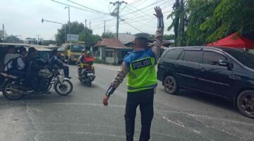 Satlantas Polres Batu Bara Lakukan Gatur Siang di Jalinsum Simpang Tanah Merah – Kegiatan Aman Lancar