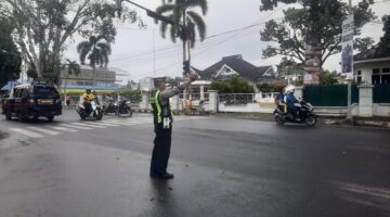 Sat Lantas Polres Pematangsiantar Jaga Kelancaran Arus Pagi di Jl. Merdeka–Cokro