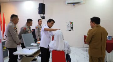 Polres Batu Bara Berikan Pemeriksaan Mata dan Kacamata Gratis kepada 20 Pelajar SD dan SMP