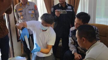 Bid Dokkes Polda NTB Dampingi Atase Policy Agency Jepang Ambil Sample DNA Keluarga Korban Tsunami Jepang 2011