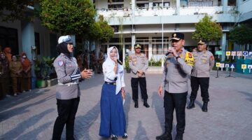Cegah Bullying dan Kenakalan Remaja, Wakapolda NTB Sambangi SMPN 6 Mataram