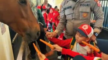 Ceria dan Edukatif! Polisi Satwa Korsabhara Polri Kenalkan K-9 dan Kuda Turangga ke Anak-Anak TK Islam Amaryllis*